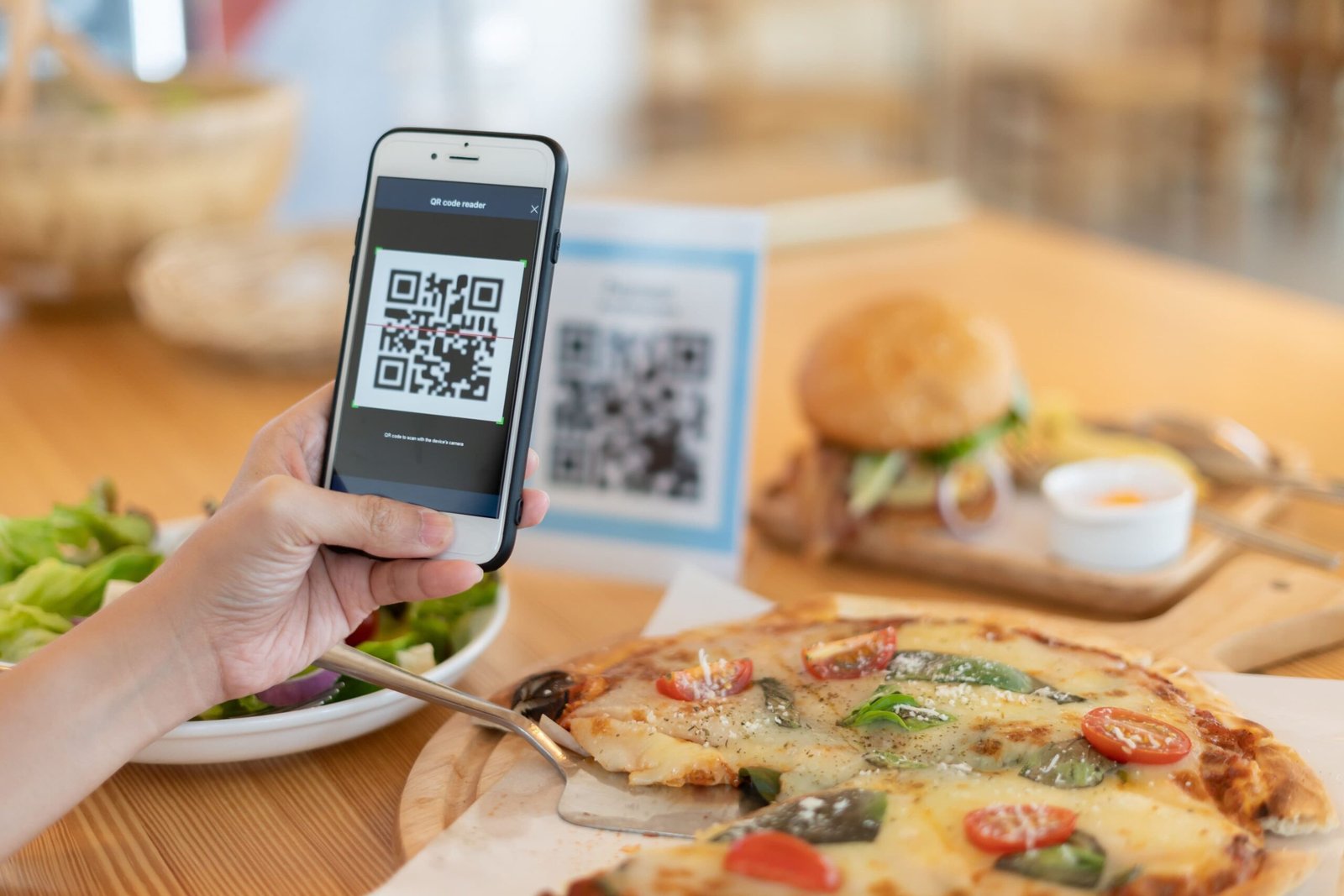 How a Digital QR Menu Boosts Restaurant Efficiency, Saves Costs and Improves Customer Experience