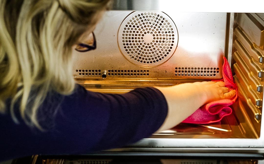 How to Steam Clean Your Oven The Effortless Method Most People Don't Know About